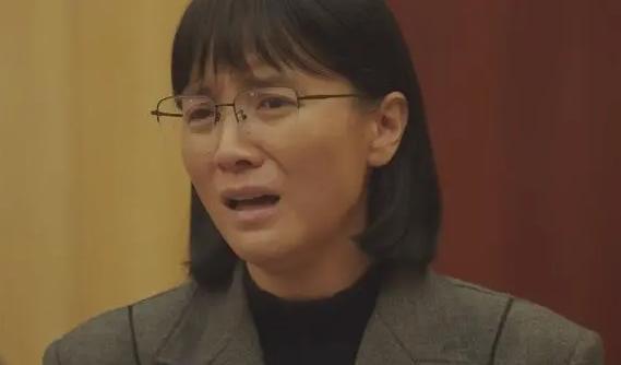 人上桌有人换桌她却雷打不动坐稳主桌凯时尊龙2024内娱格局大变天！有(图7)