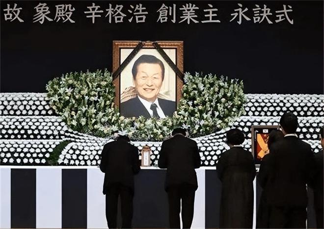 子“共享”同一女星亲兄弟为财权内斗互撕尊龙凯时app网站韩国财阀家族丑闻：父(图5)