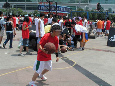 记者专栏--街球挑战赛凯时尊龙人生武汉赛区小(图1) 记者专栏--街球挑战赛凯时尊龙人生武汉赛区小(图1)